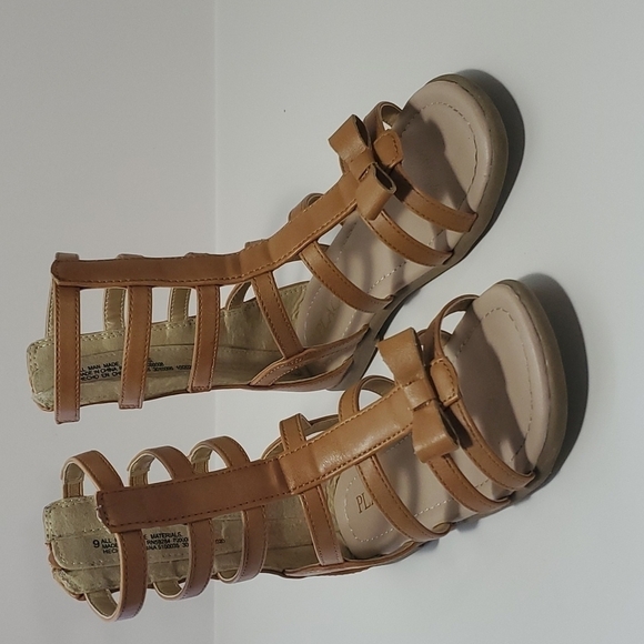 CHILDREN'S Place sandals size 9 - Picture 1 of 6
